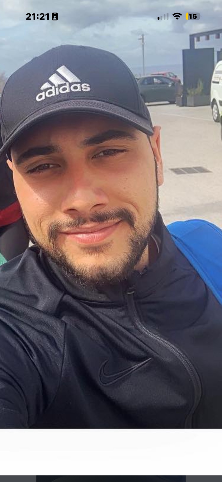 Davide Loffredo con cappello, specialista levabolli